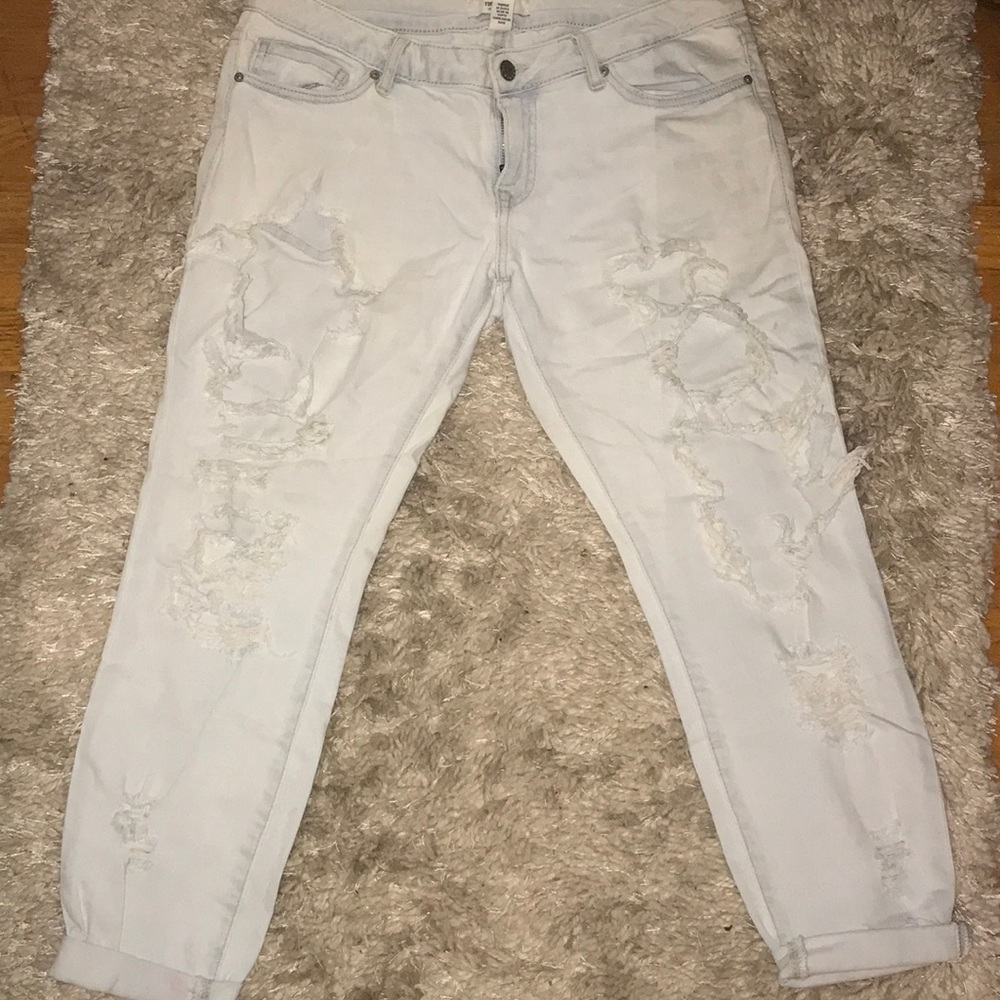 Light wash ripped denim jeans